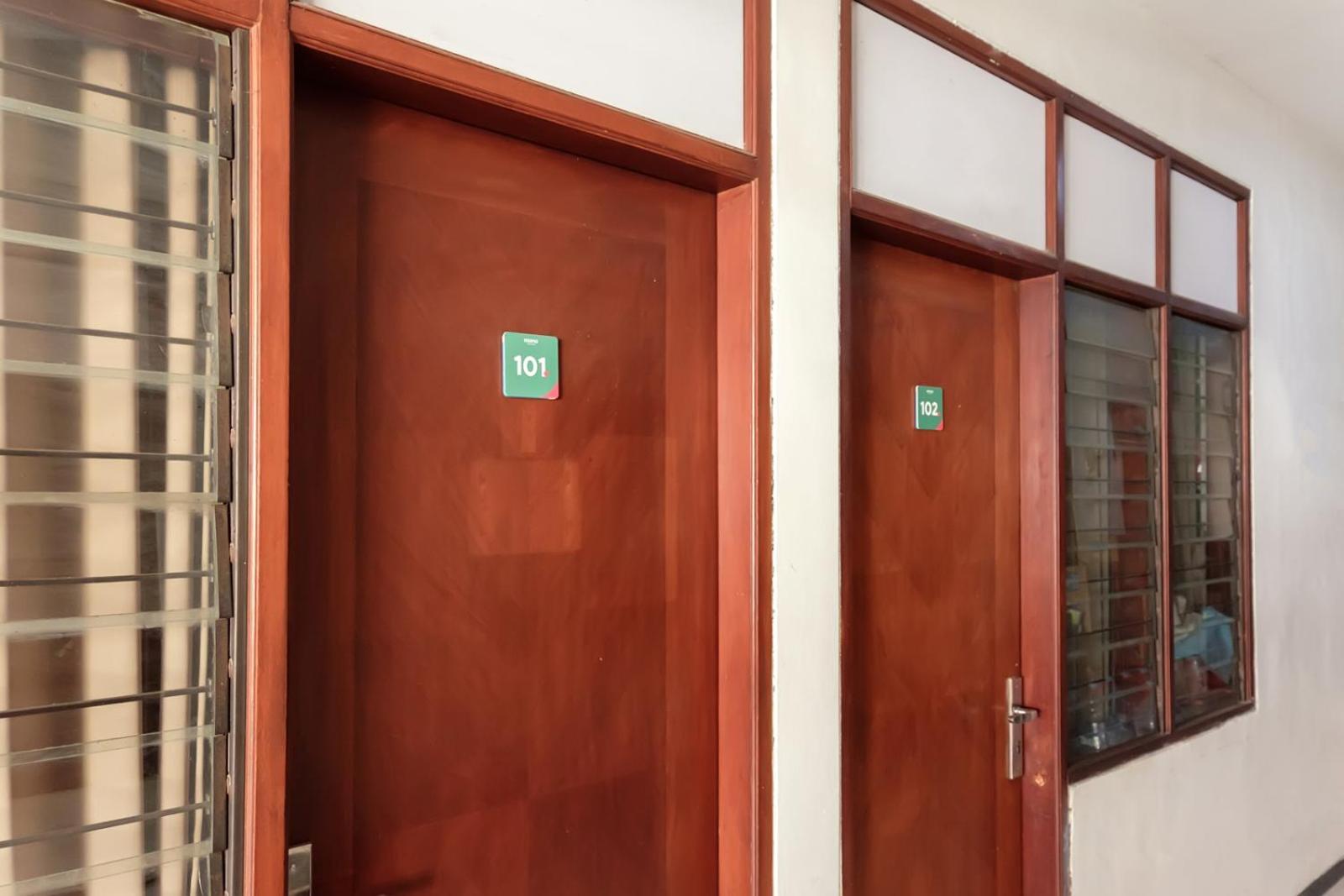 Mono Coliving Kertajaya Syariah, Sby Hotell Surabaya Exteriör bild